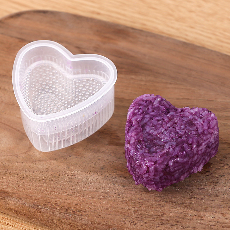 子供のおにぎりの型の海苔はご飯の三角のおにぎりの食品級の材質を包んで作ります。|undefined