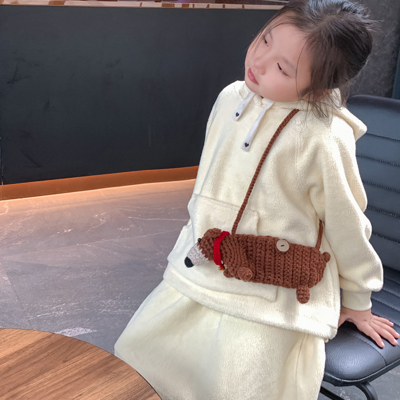 Cartoon lindo bolso para niños ganchillo tejido a mano salchicha perro niño mochila 2025 otoño invierno nuevo bolso de cambio bebé