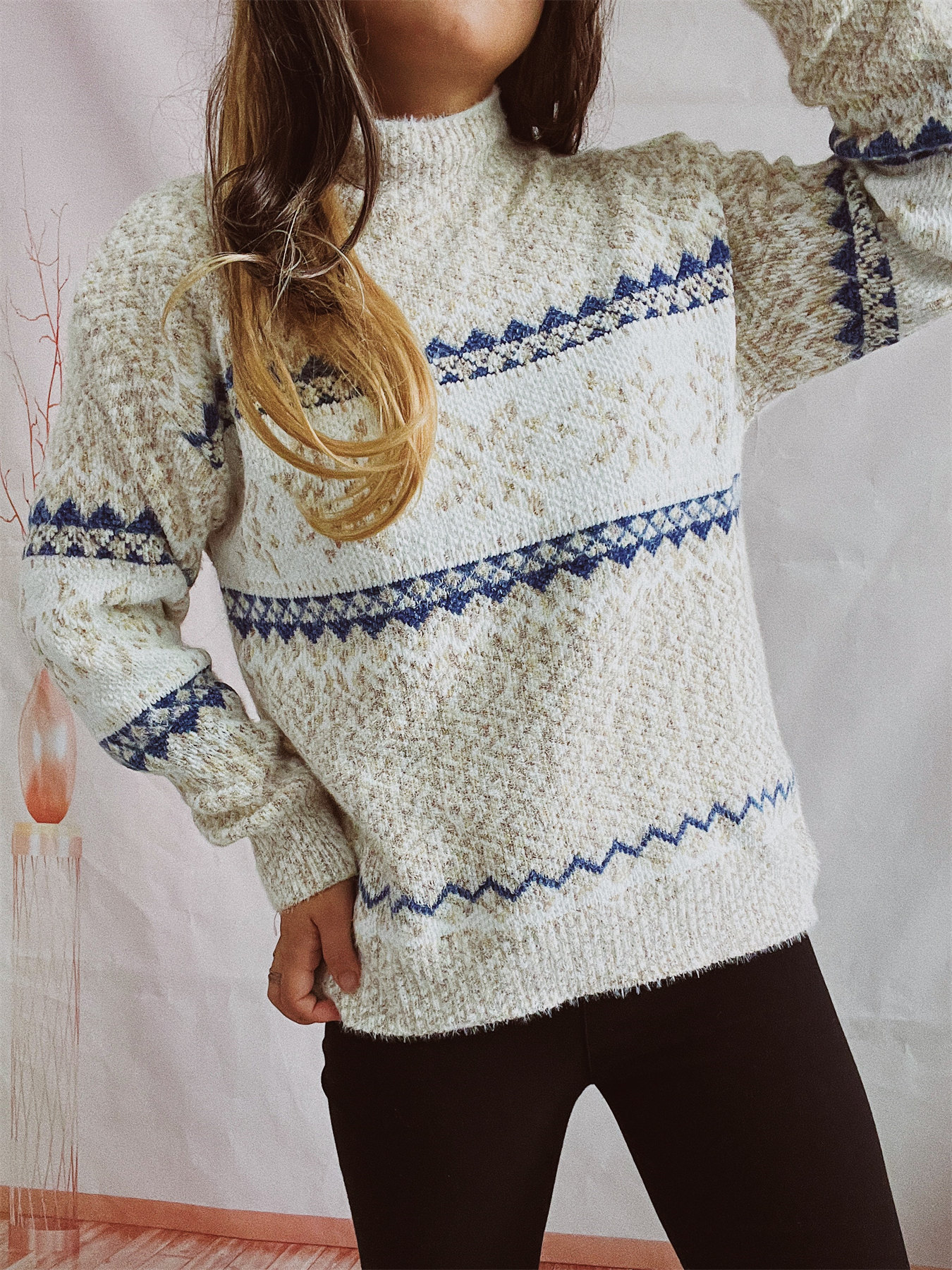 Dámský pletený svetr s dlouhým rukávem a zahuštěným vzorem sněhové vločky a polovičním rolákem_voghion.com