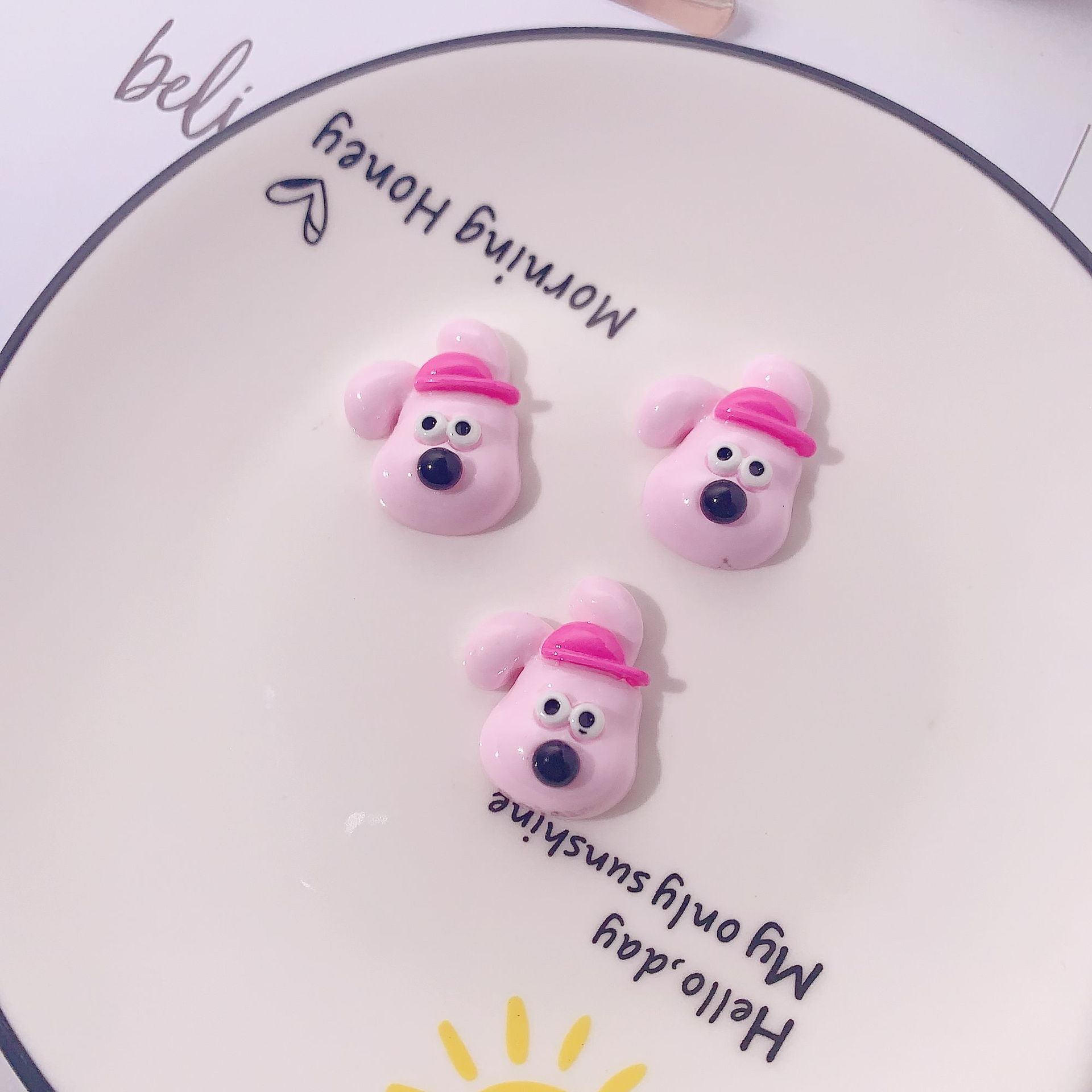 Nuevas gafas de sol para perros accesorios de resina diy caja de papelería de pegamento crema adornamiento de pelo agujero agujero zapatos material colgante al por mayor