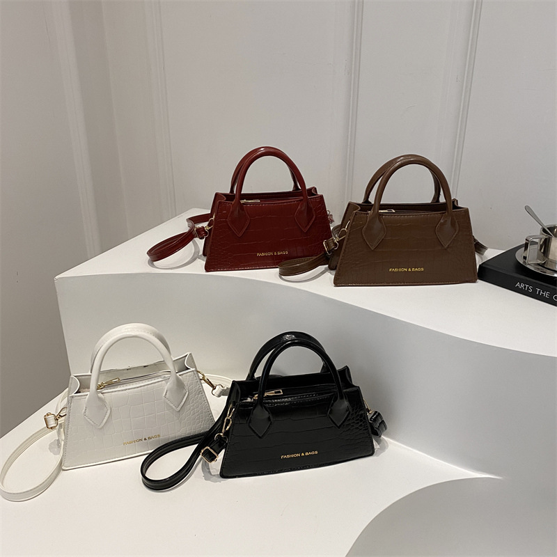 2025 nuevo bolso de mensajero casual de estilo occidental simple de textura retro, bolso cuadrado pequeño, bolso de moda con patrón de cocodrilo