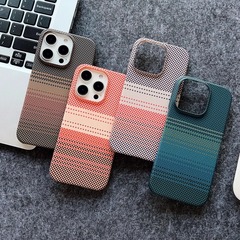 IPhone16炭素繊維ケブラー磁気吸引携帯ケースアップル15半パックの薄型PC転倒防止保護カバーを適用