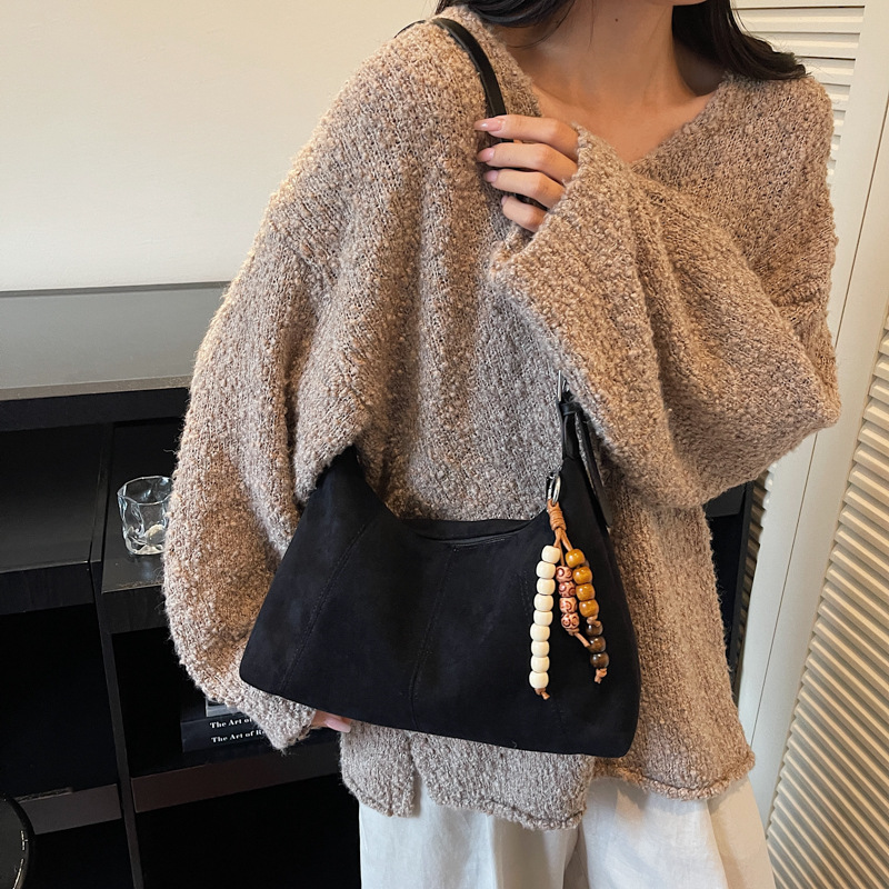 Bolsa de camisa de seda retro, bolsa de brazo de mujer 2025, otoño y invierno, nueva moda, bolso de hombro al por mayor.