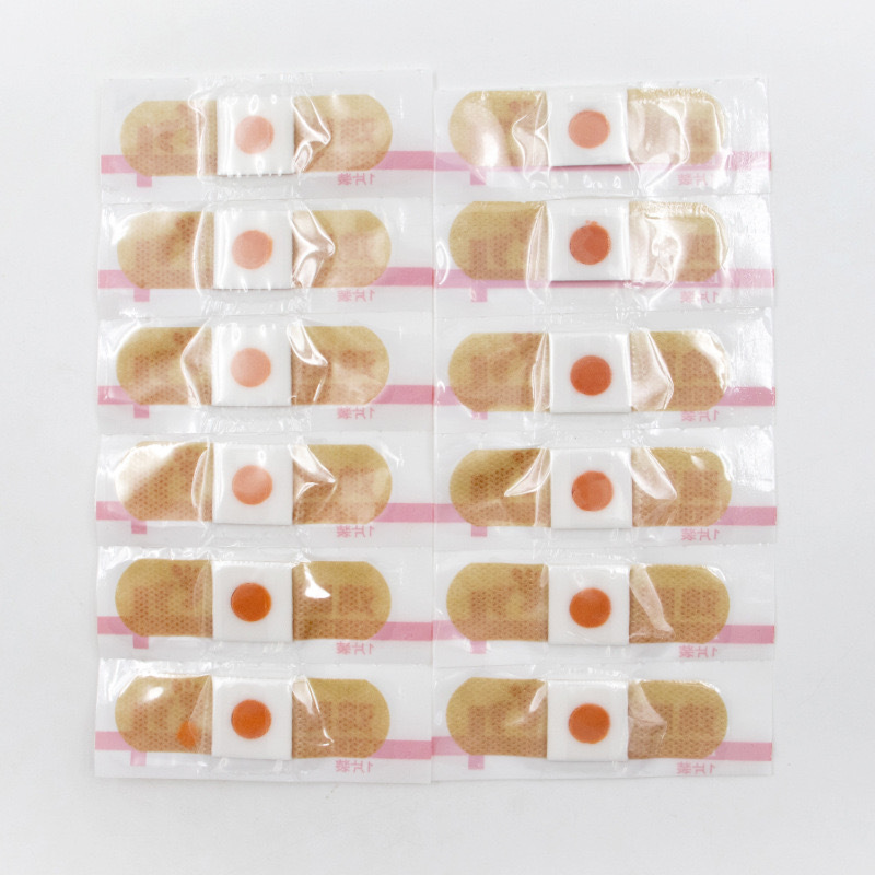 鶏の目は足を貼って足の部の看護を貼って不織布の鶏の目の膏を貼って独立して繭の肉を包装して足を刺して楽に膏を貼ります。|undefined