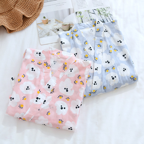 Four-season gauze nightgown with long sleeves, double-layered design—soft, oversized style perfect for sauna sessions or as a lightweight kimono.