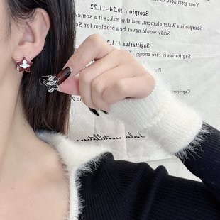 ���·�ʽ�͹Ŭm�źڼtɫ������p�����Ƕ�ᔚ��|�r�и߼��ж���Ů