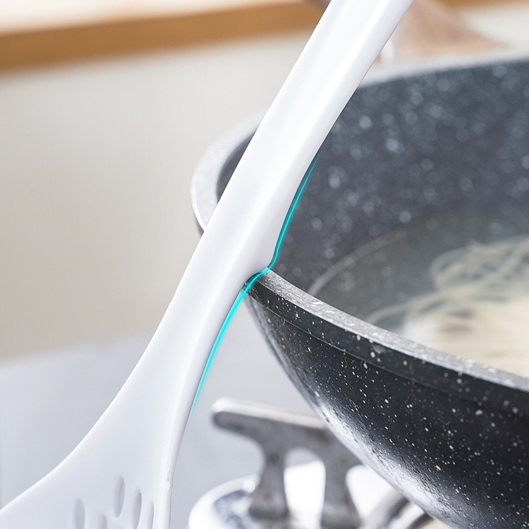 Cuchara grande de cocina doméstica para pescar fideos resistente a altas temperaturas no dañando olla para pescar fideos, pescar verduras y pescar饺os en un artefacto multipropósito image 5