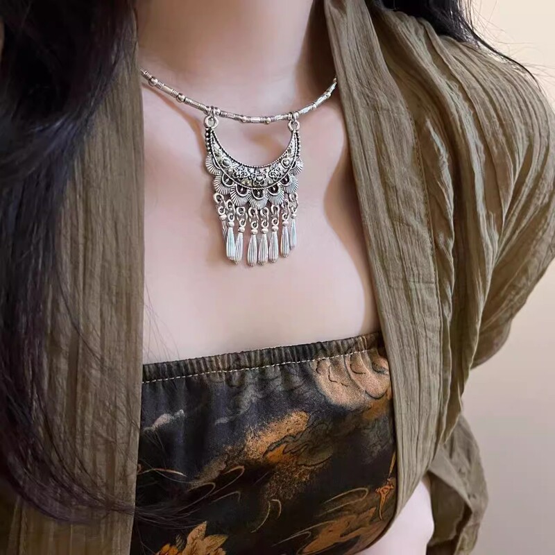New Chinese Ethnic Style Tassel Pendant Necklace Women's Retro Niche Clavicle Chain Xizang Style All-match Ancient Silver Necklace Chain New Chinese Ethnic Style Tassel Pendant Necklace Women's Retro Niche Clavicle Chain Xizang Style All-match Ancient Silver Necklace Chain
