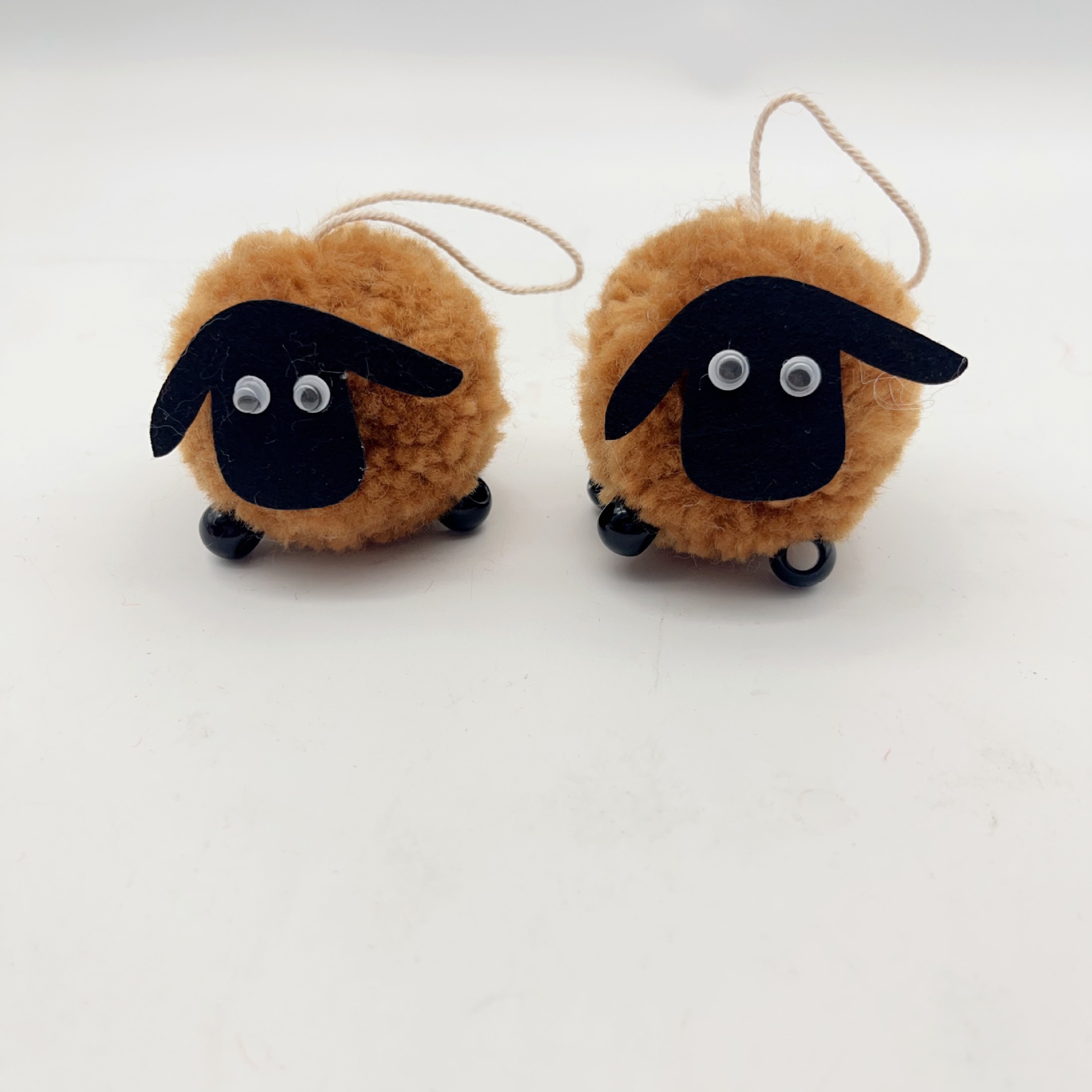 Juguetes de peluche transfronterizos colgantes de cordero blanco y negro, cordero de peluche de Pascua colgantes de cordero