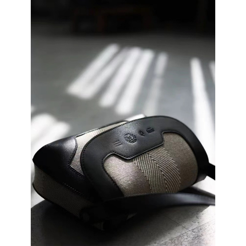 하이 엔드 2024 가을과 겨울 새로운 스타일 레트로 체크 세련된 어깨 크로스 바디 우아한 통근 올 매치 안장 가방