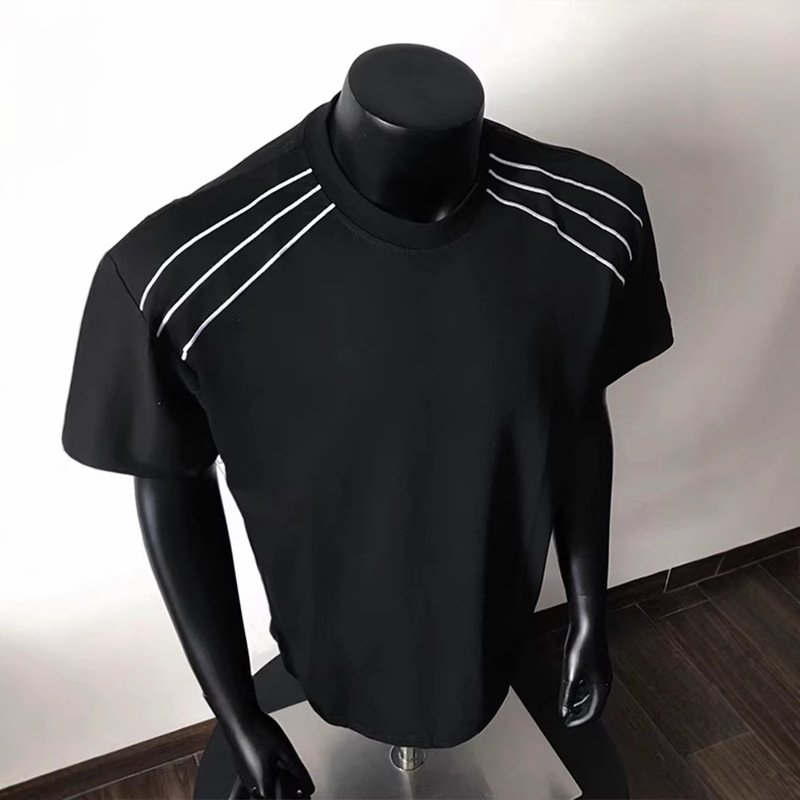 American-Style Black Small-Neck Padded Shoulder T-Shirt for Men, Heavyweight Cleanfit Short-Sleeve Trendy Brand with a High-End Feel, Cool and Stylish Half-Sleeve American-Style Black Small-Neck Padded Shoulder T-Shirt for Men, Heavyweight Cleanfit Short-Sleeve Trendy Brand with a High-End Feel, Cool and Stylish Half-Sleeve