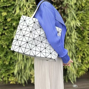 �ձ����Rock�u�L�������Ҵ�����ͨ�����ذ��r������μ繫�İ�