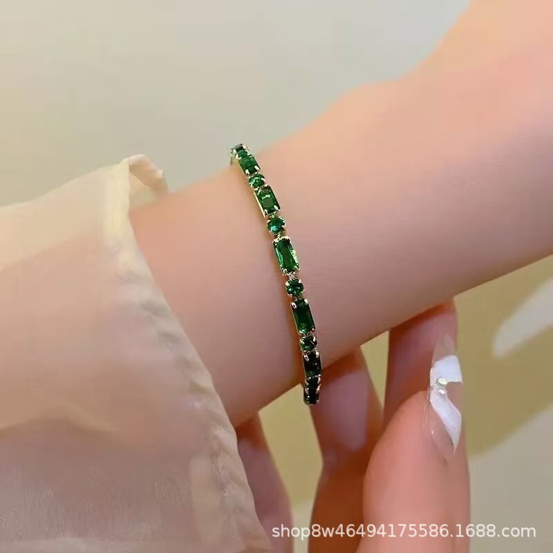 Emerald Zircon New Style Bracelet with High-End Elegance, Vintage Design, Fashionable and Simple Jewelry That Is Versatile Emerald Zircon New Style Bracelet with High-End Elegance, Vintage Design, Fashionable and Simple Jewelry That Is Versatile