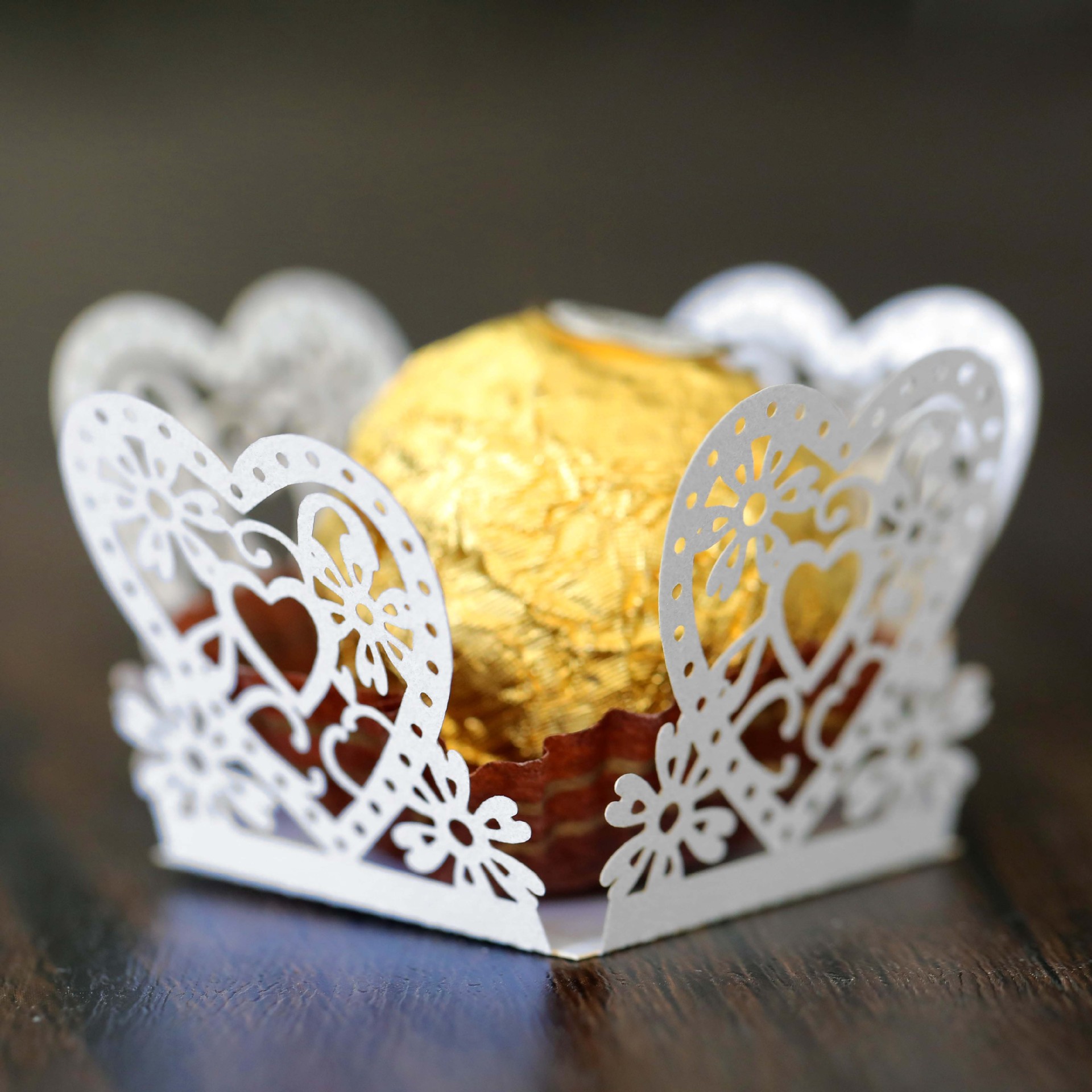 跨境节日派对镂空爱心婚庆巧克力糖果情人节心形纸花边工厂现货