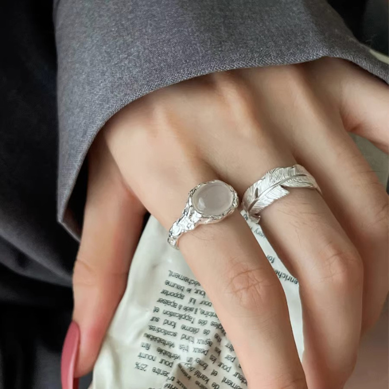 Niche Heavy Craft White Cat's Eye Stone For Women, Minimalist Style, Fashionable, Exquisite, High-End Feel, Versatile_voghion.com