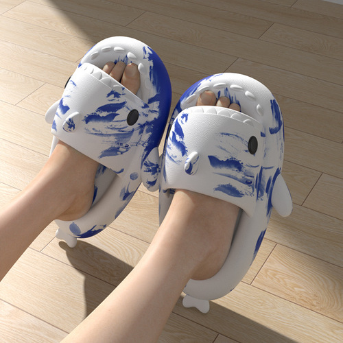 Cross-border two-color shark fin 4CM thick sole cool sandals for men EVA lightweight step-on feel home slippers couple beach sandals for women