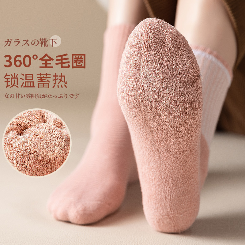Calcetines de mujer de invierno forrado de lana gruesa caliente Terry Calcetines de piso de otoño e invierno de color sólido a media pantorrilla Zhuji calcetines al por mayor