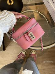 Niche Chain Phone Bag for Women, 2023 Summer New Arrival, Lock-Clasp Square Box Bag, Fashionable Shoulder Crossbody Bag, Trendy