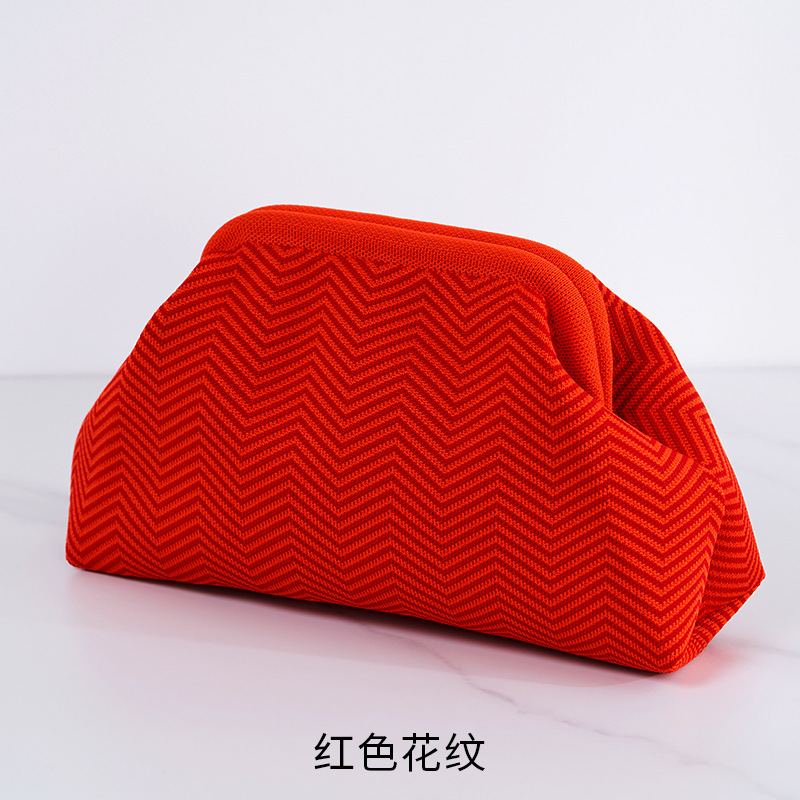 벽돌색의 붉은 가는 선