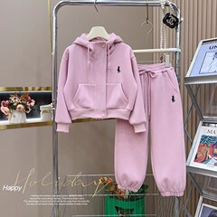 女の子の韓国版のカシミヤのスーツの中で大きい子供の秋冬の新型の洋気の帽子の衛衣の流行の束の足のズボンの2つのセット