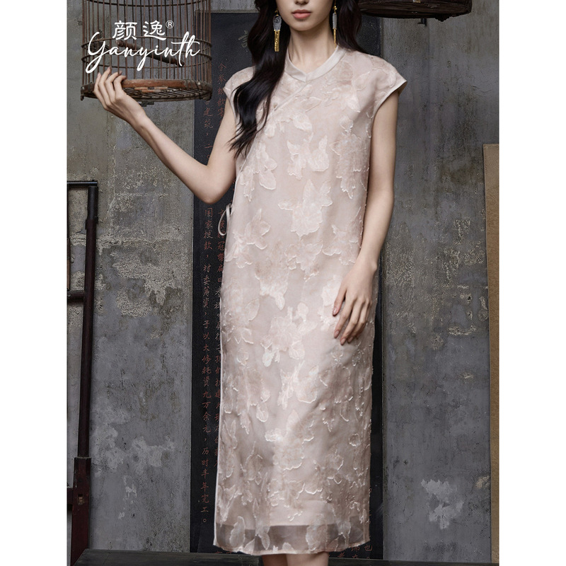 New Chinese-Style National Style Silk Dress Made of Real Mulberry Silk with a Stand Collar, Improved Qipao Design, Floral Print, Sleeveless, Suitable for Everyday Wear!