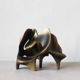 现代轻奢软装创意造型样板间客厅电视柜桌面镂空金色摆件装饰品