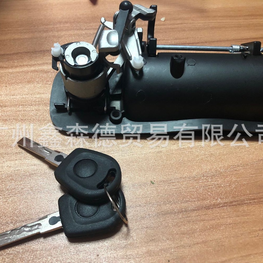 Enlace de investigación directa de fábrica manija de puerta de cola con llave de cilindro de cerradura 1J6827565B