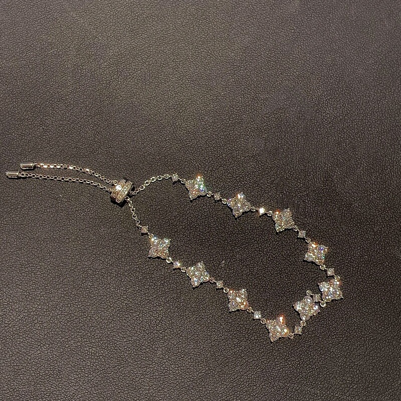 White Copper Bracelet Women's Lucky Four-leaf Clover Bracelet Adjustable Heart-shaped Platinum Plated Bracelet Stacked High Version