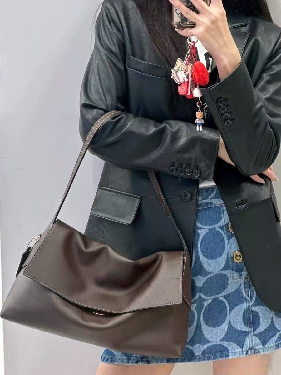 Capacious minimalistic chelsea, underarm bag, one-shoulder bag, 36, genuine leather