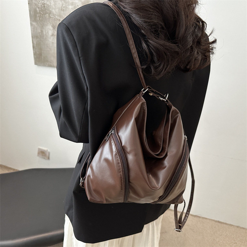 Bolso de mujer de cuero blando 2024 nueva mochila de gran capacidad de transporte de moda mochila simple ocio de moda tote