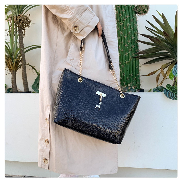 Krokodillemønster, lyst ansikt, 2024, ny mote, koreansk utgave, stor kapasitet, enkel håndholdt dameveske_voghion.com