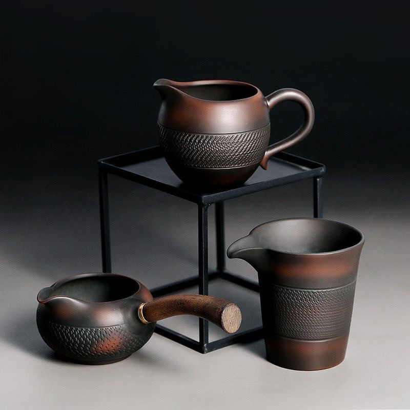 Ceramic Fair Cup Purple Pottery Tea Ware Heat Resistant Vintage Handmade Stoneware Tea Kelp Handle Public Cup Kung Fu Tea Cup High-end Ceramic Fair Cup Purple Pottery Tea Ware Heat Resistant Vintage Handmade Stoneware Tea Kelp Handle Public Cup Kung Fu Tea Cup High-end