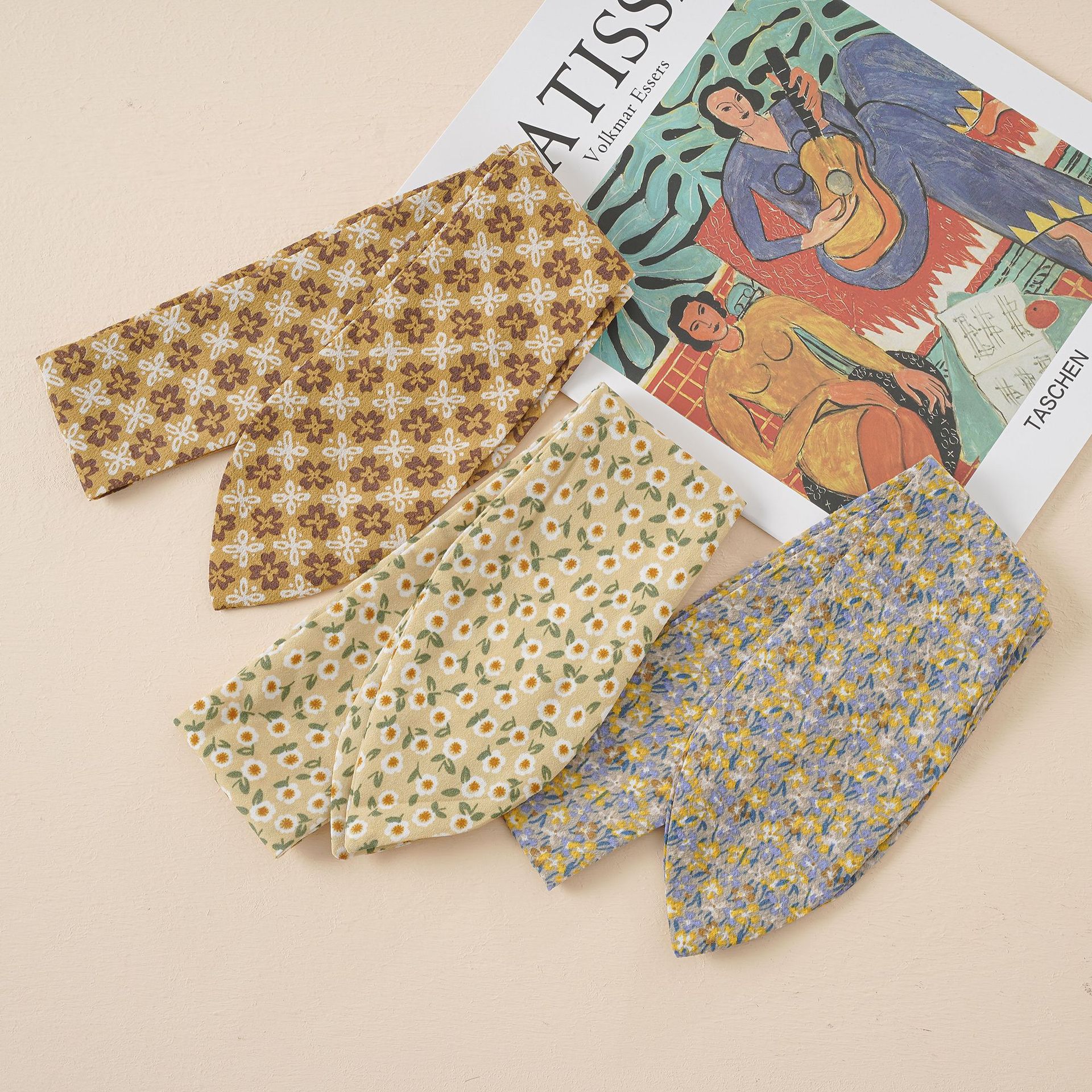 Nueva bufanda pequeña floral Corea del Sur nuevos niños oblicua pequeña bufanda de primavera y verano elegante bufanda Linda