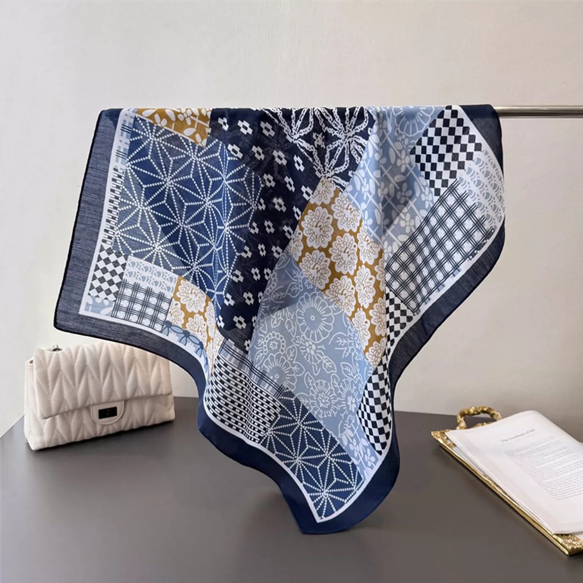 체크무늬 네이비 블루 스카프