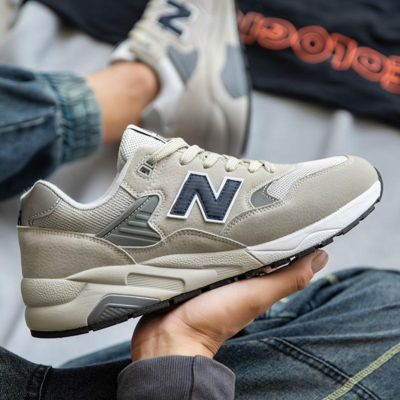 The New Versatile and Fashionable Couple's Sports Shoes Feature the Xinlun Breathable Casual Shoes for Men and Women