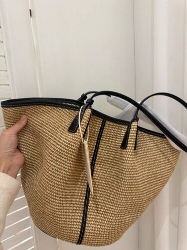 Spring and Summer New Travel Beach Minority Design Large Capacity Tote Bag Single Shoulder Woven Tote Vacation Grass Woven Women's Bag