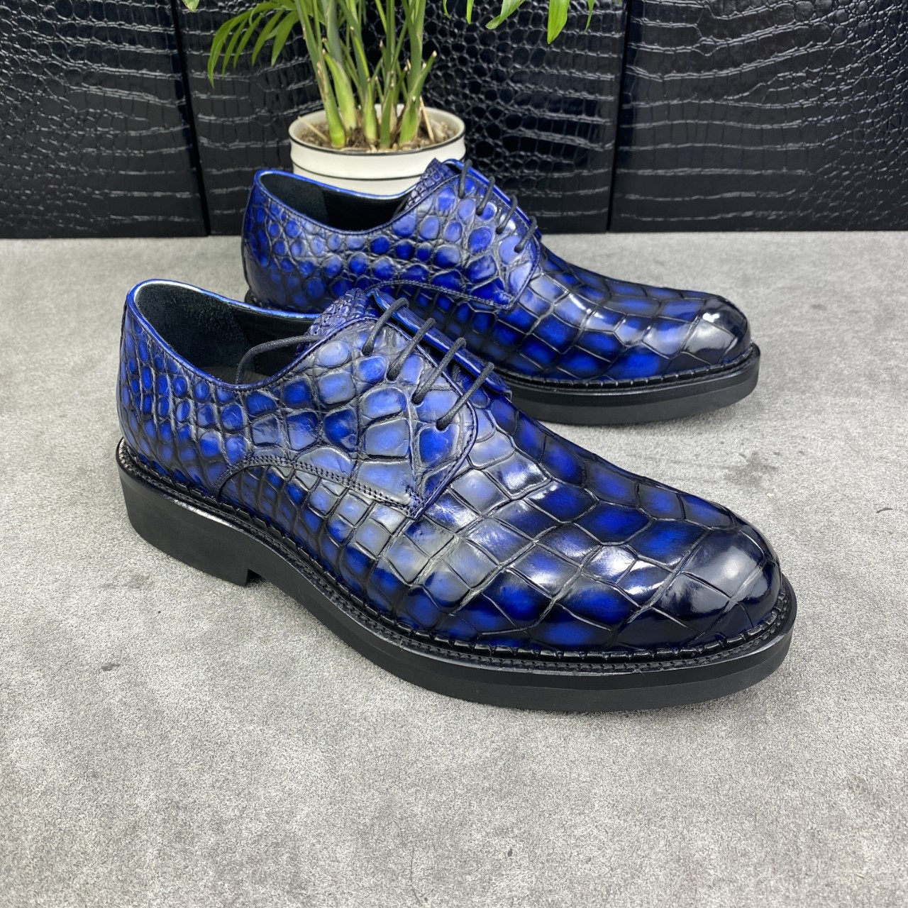 Own factory hand-painted crocodile belly leather men's shoes with Goodyear leather soles, wholesale British business formal wear