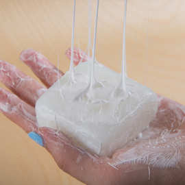 网红羊奶拉丝皂蚕丝蛋白皂清洁精油皂洗脸皂厂家批发