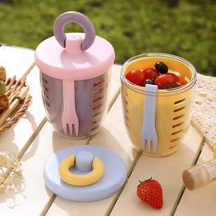 Food-Grade Drainable Fruit Cup with Fork, Convenient Picnic Fruit Storage Bucket, Creative Outdoor Sealed Salad Cup