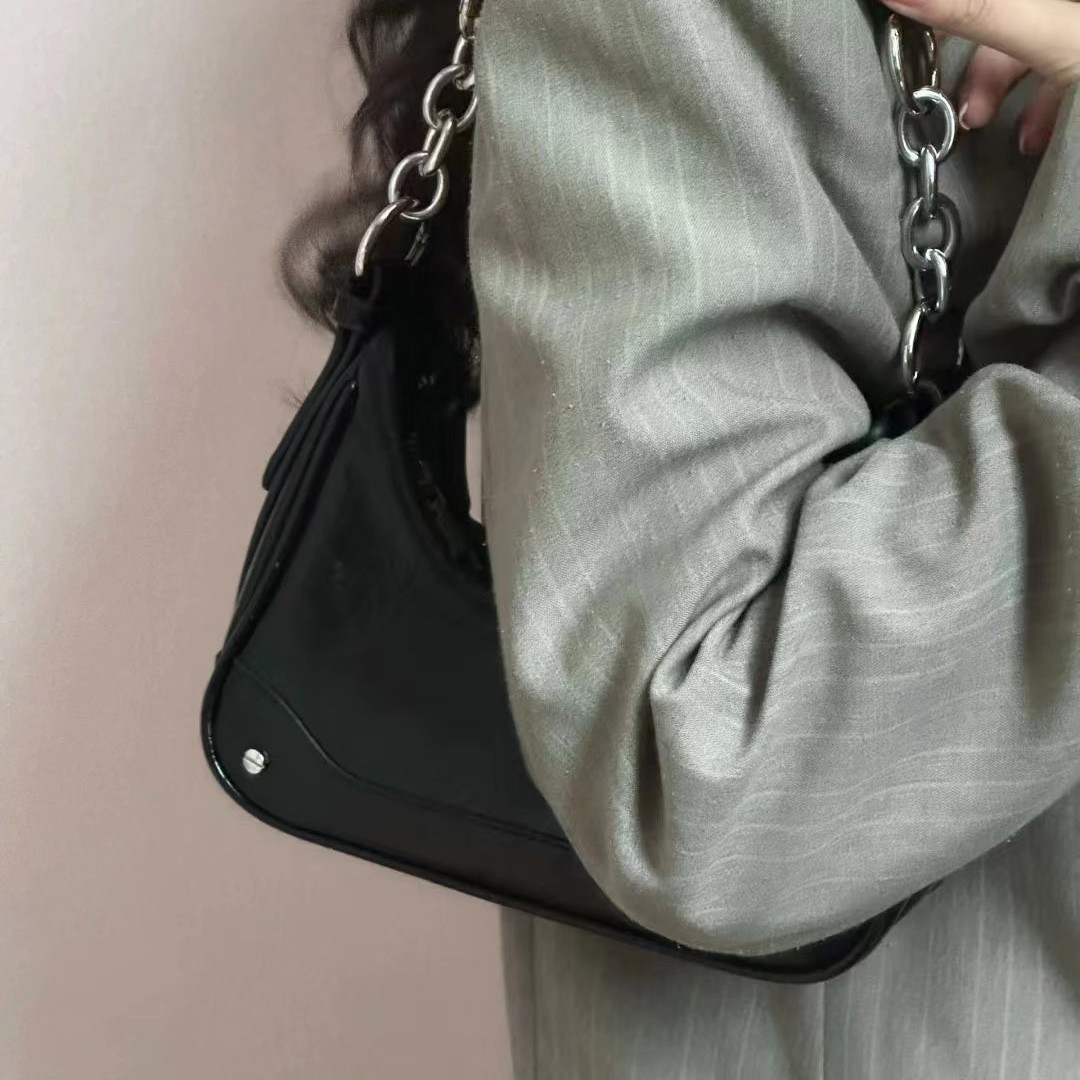 Women's 2023 New Niche Handheld Chain Baguette Underarm Bag Luxury Versatile Commuter Shoulder Crossbody Bag - Thumbnail 2