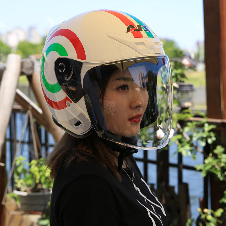 작은 점은 투명합니다.