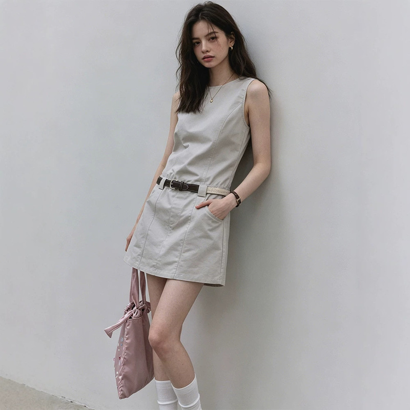 Korean-Style Elegant Solid Color Round Neck Sleeveless Workwear Dress for Women, New Summer Style, Waist-Cinching, Slimming, Elegant Short Dress
