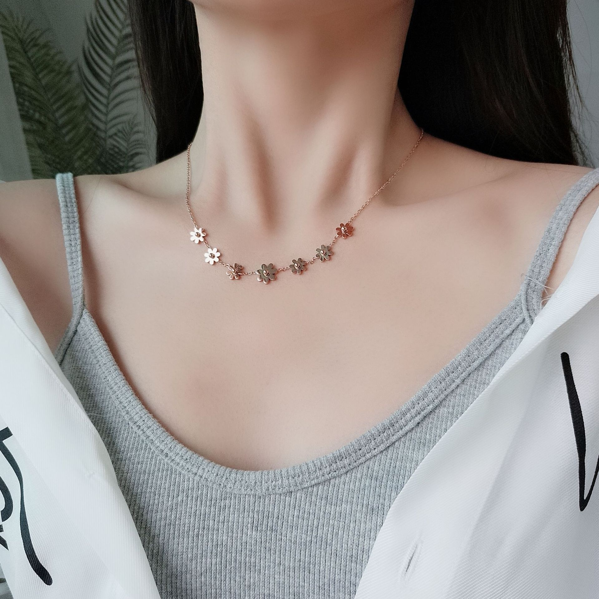 Collar de acero de titanio nuevo transfronterizo, joyería femenina, personalidad de moda, venta caliente simple, joyería de cadena de clavícula femenina, collar creativo image 179