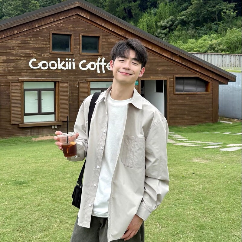Beige Lapel Long-Sleeved Shirt for Boys, New Spring and Autumn Style, Solid Color, Simple and Versatile Shirt, Loose Workwear Casual Jacket