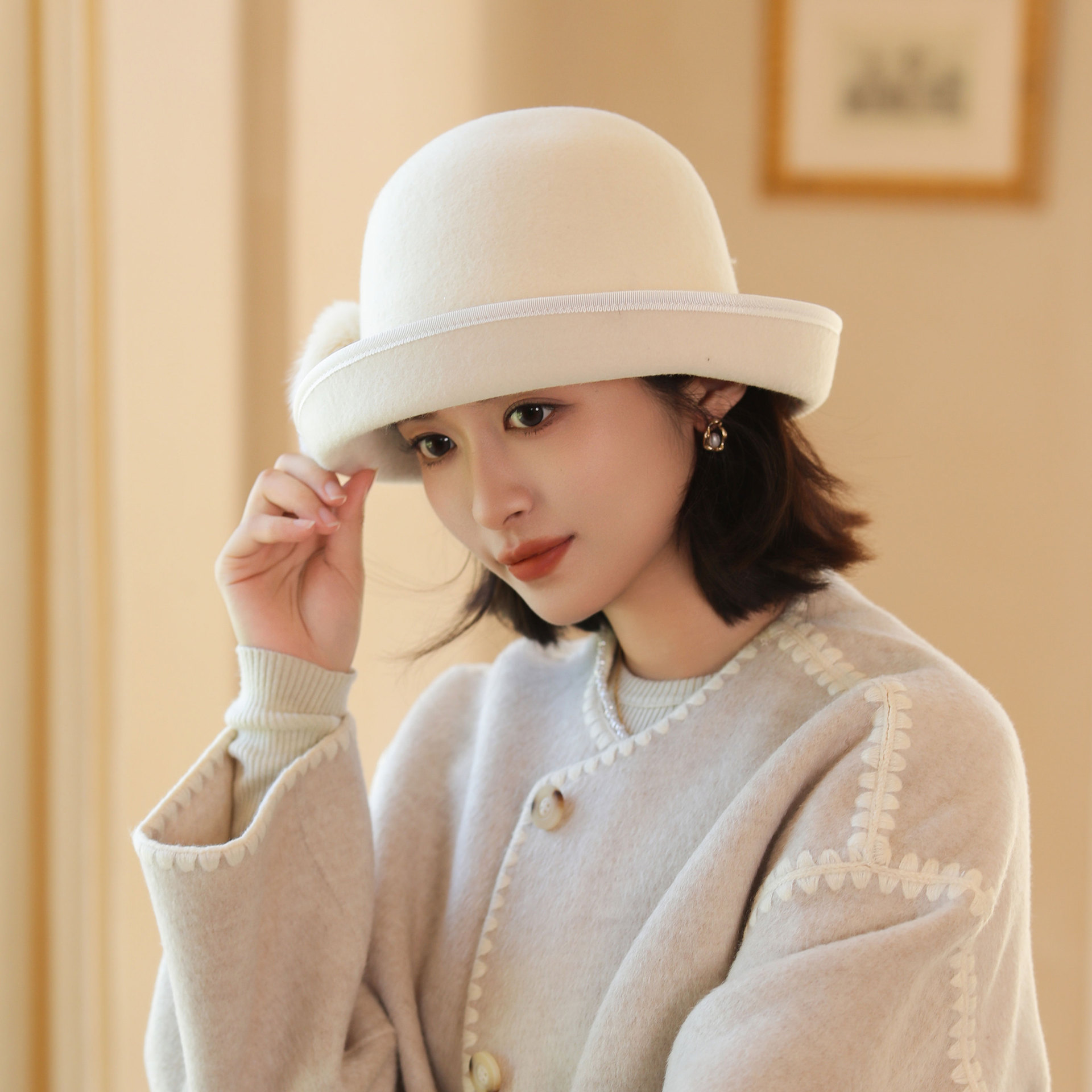 Women's Autumn/Winter Wool Elegant Rolled-Brim Bucket Hat Large Pom-Pom Fisherman's Hat Elegant And Warm Hat_voghion.com