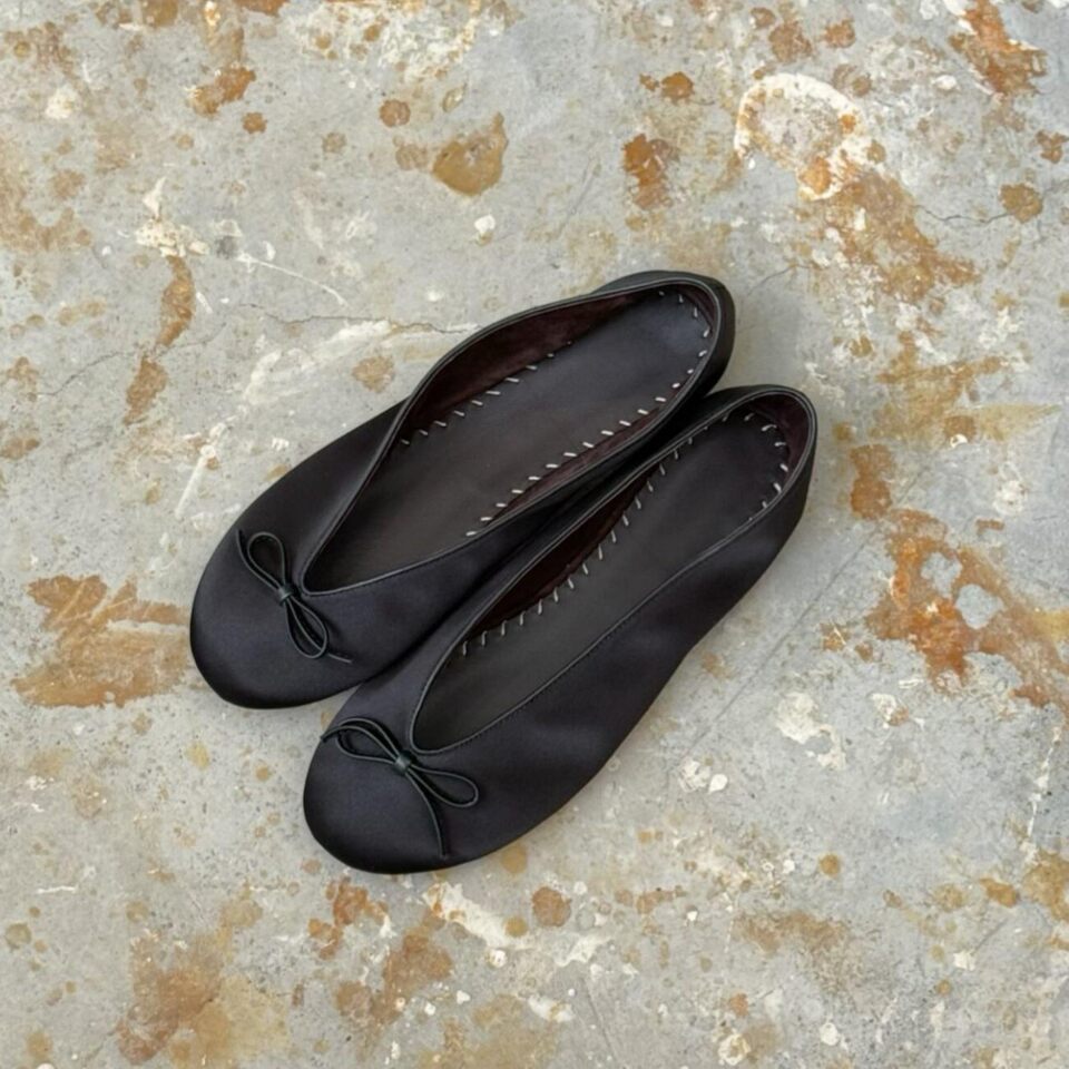 Giày Mary Jane nữ đế bệt mũi tròn thắt nơ, chất liệu satin mềm mại, cổ thấp — màu đen