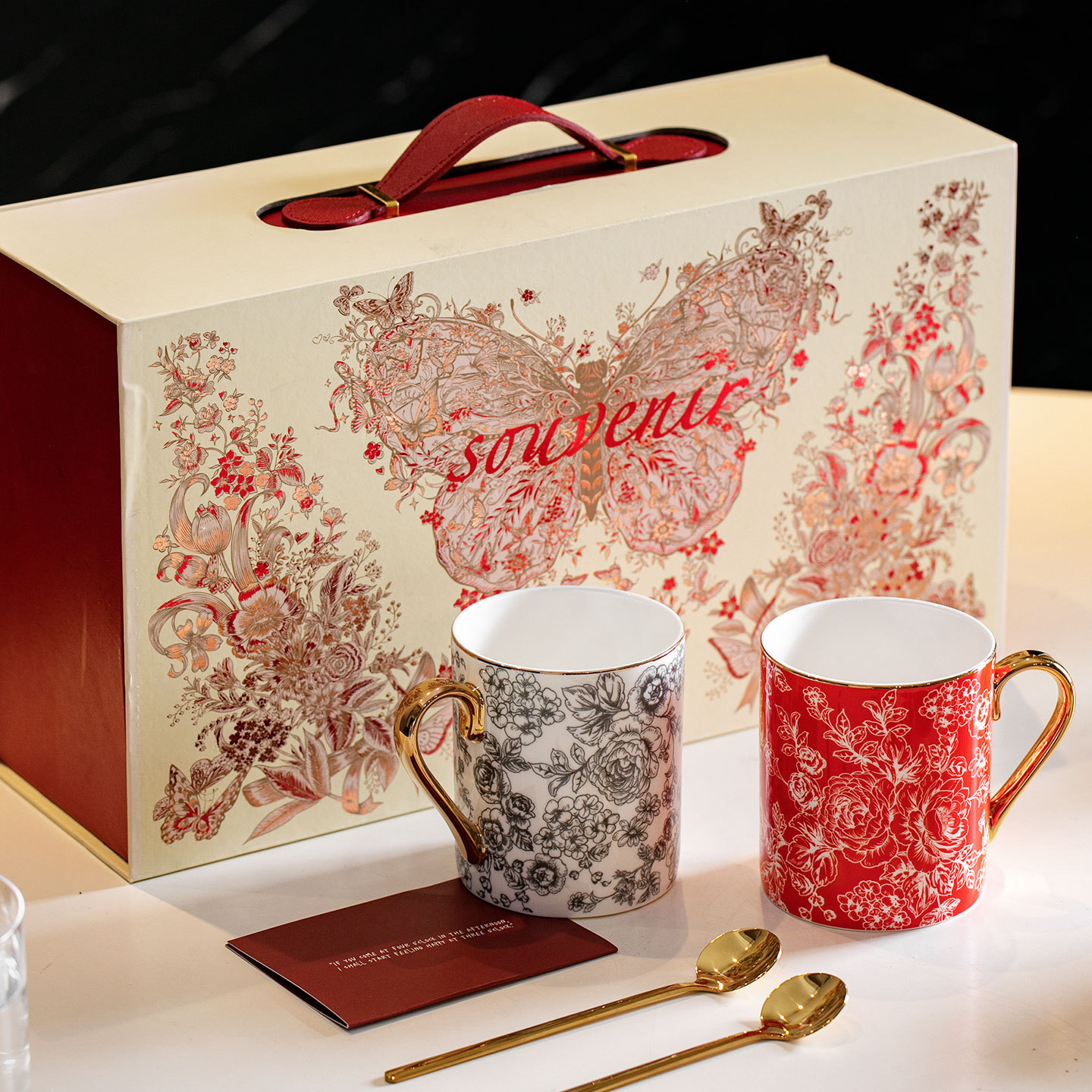 Shane Creative Japanese Rose Cup Juego de taza de té de la tarde de porcelana de hueso de lujo ligero Regalo de boda de cumpleaños de novia