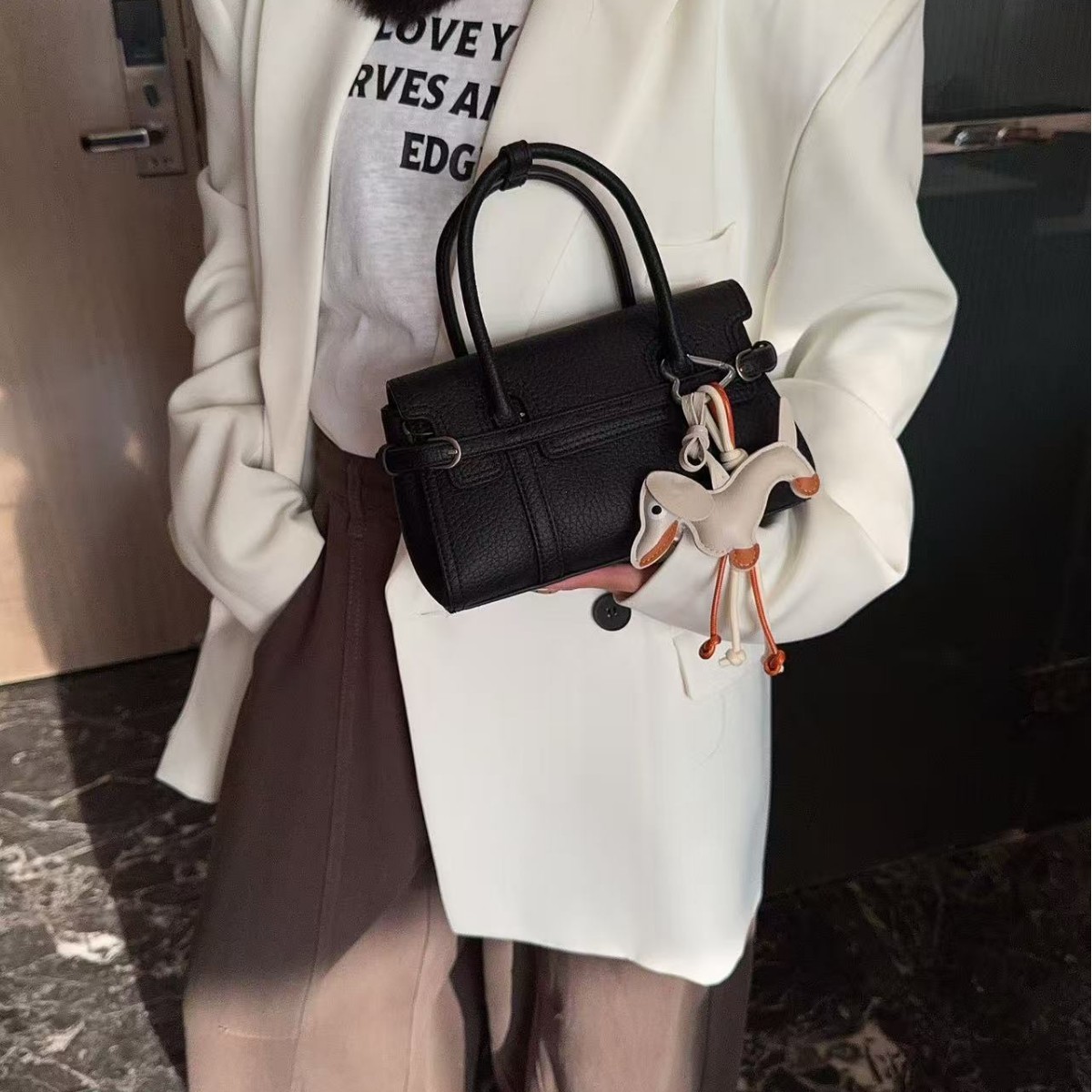 French Style Niche Boston Handbag, Elegant And Compact Pillow Bag, Casual Commuter Crossbody Bag For Women - Thumbnail 4