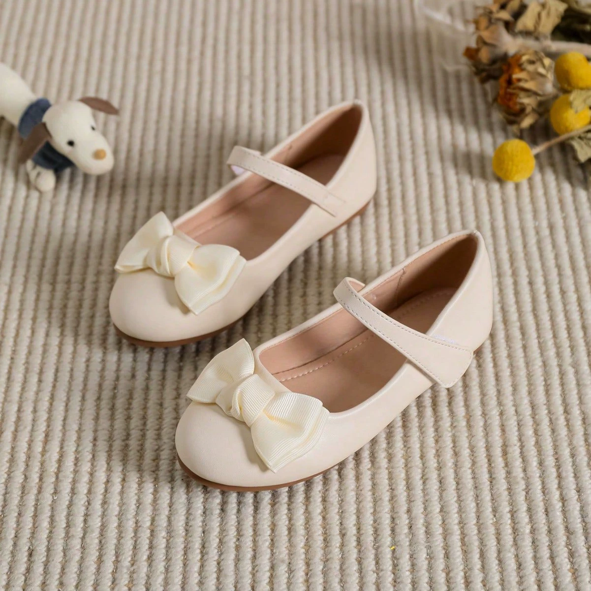 Трансграничная внешняя торговля ретро литературный стиль