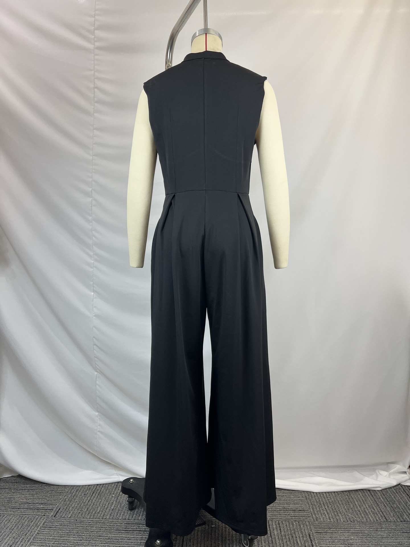 2026 Spring And Summer New Women's Clothing, Fashionable And Elegant Solid Color V-neck Pleated Splicing Jumpsuit_ecoleips.com